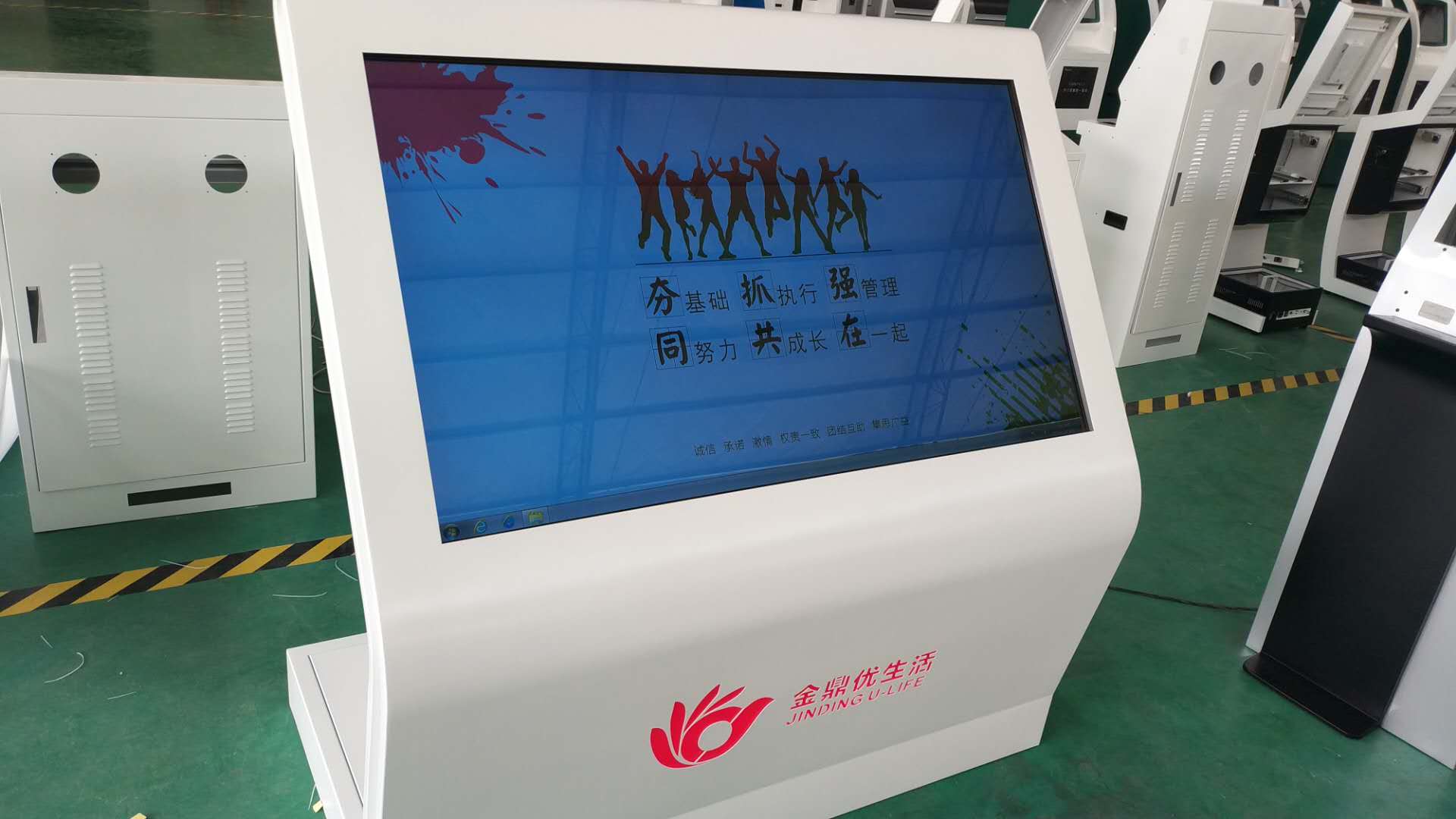 定制臥式廣告機(jī)