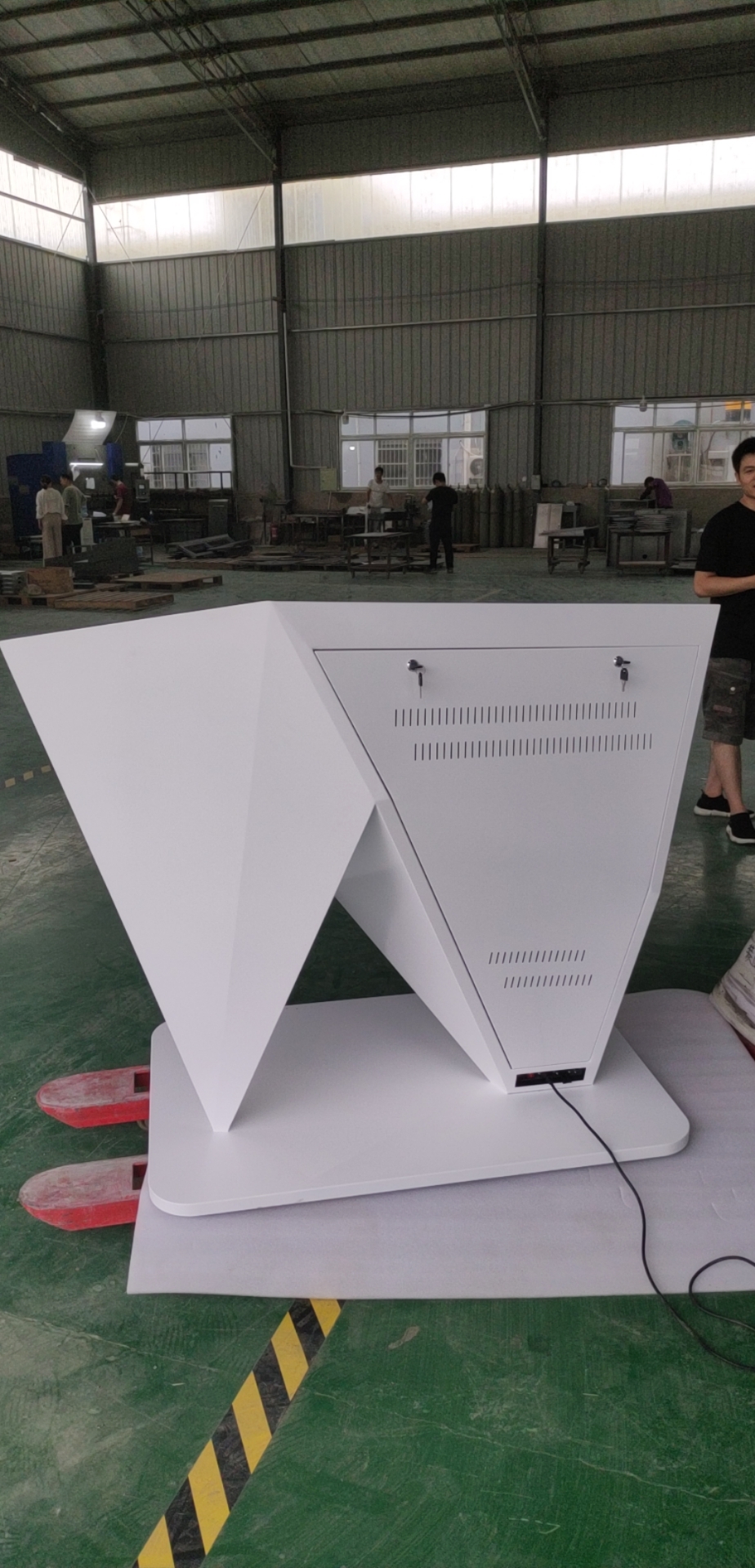 項(xiàng)目名稱 ：荊州國家電網(wǎng)智能顯示終端      拼接類型 ：55寸3.5mm3*7系列      施工單位 ：武漢思唯電子有限公司